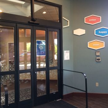 Hampton Inn Spokane - Inside the foyer. - Hotels Near Me - Spokane, Washington