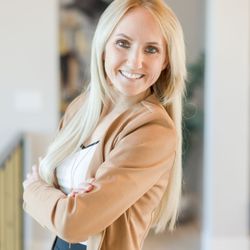Brandy Laiblin - RE/MAX Revolution - Updated headshots :)