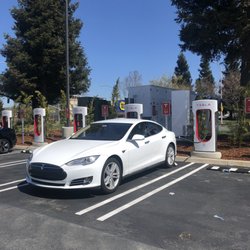 Tesla Supercharger - Charging my Tesla while I go grocery shopping!