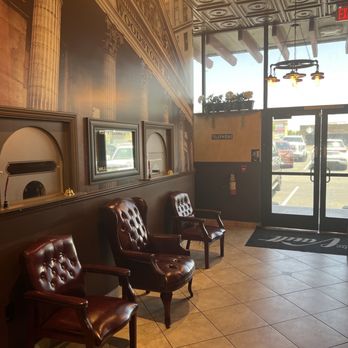 The Vault Restaurant - The waiting area is perfectly apportioned. The ambience matches the theme. - Cocktail Bars Near Me - Bakersfield, California