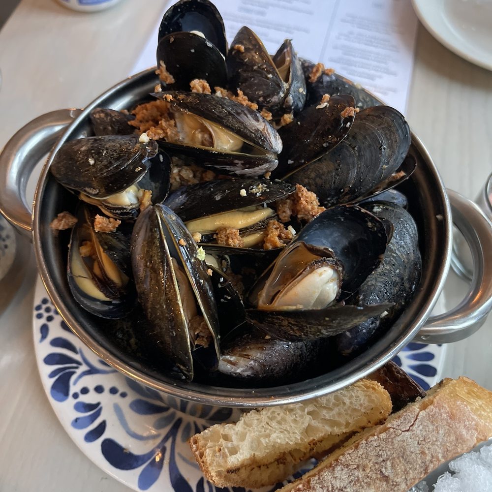 Hummingbird Bar & Kitchen - Hummingbird bar & kitchen: delicious mussels - New American Near Me - Alexandria, Virginia Hummingbird Bar & Kitchen - Hummingbird bar & kitchen: delicious mussels - New American Near Me - Alexandria, Virginia