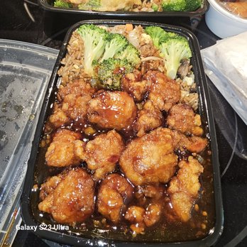 Golden Star - a tray of chicken and broccoli - Chinese Near Me - Chesapeake, Virginia