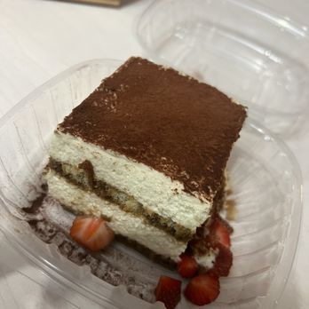 Café Prima Pasta - Tiramisu - Italian Near Me - Miami Beach, Florida