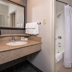 Courtyard by Marriott Fairfax Fair Oaks