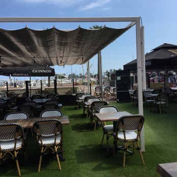 Restaurants - La terrasse devant le port. - Restaurants Near Me - Saint-Cyprien, 66