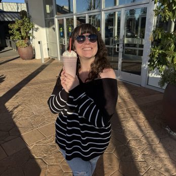 Cold Stone Creamery - Black Cherry milkshake - Ice Cream & Frozen Yogurt Near Me - Bellevue, Washington Cold Stone Creamery - Black Cherry milkshake - Ice Cream & Frozen Yogurt Near Me - Bellevue, Washington