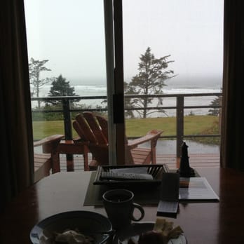 Agate Beach Motel - Breakfast in room. The rain passed quickly. - Hotels Near Me - Newport, Oregon