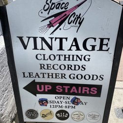 Space City Vintage - Curbside sign
