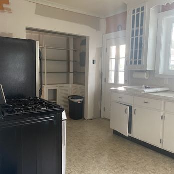 B Lombardi & Sons - Kitchen before Reno - General Contractors Near Me