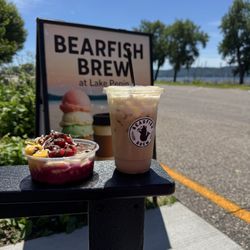 Carmel latte & Açaí Bowl