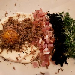 Christianshøjkroen - Spejlæg - sellericreme, æggeblomme, tørret oliven, skinke og karse