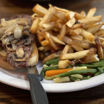Chuggy's Tap & Grill - Open Face Steak with veggies and fries - Barbeque Near Me - Stoney Creek, Ontario Chuggy's Tap & Grill - Open Face Steak with veggies and fries - Barbeque Near Me - Stoney Creek, Ontario