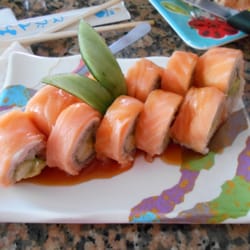 Campay Sushi - Rollo de salmón crudo