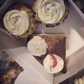 Keto Bakery - Box of goodies blueberry bundt cakes, plain cheesecake and chocolate cheesecake - Desserts Near Me - Orange, California Keto Bakery - Box of goodies blueberry bundt cakes, plain cheesecake and chocolate cheesecake - Desserts Near Me - Orange, California
