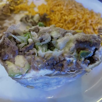 Burrito Jalisco - Burrito Dinner Con Arroz Y Frijoles Refritos - Mexican Near Me - Alsip, Illinois