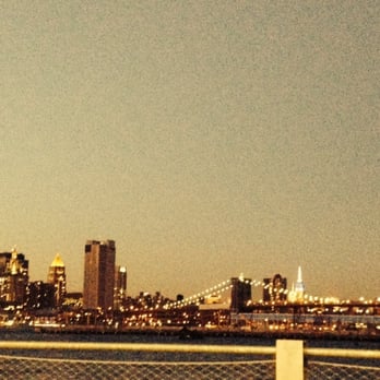 Brooklyn Bridge Park Pier 5 - View of Manhattan from the pier - Parks Near Me - Brooklyn, New York