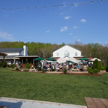 Blue Mountain Brewery - View of the backyard from the picnic area - Brewpubs Near Me - Afton, Virginia Blue Mountain Brewery - View of the backyard from the picnic area - Brewpubs Near Me - Afton, Virginia
