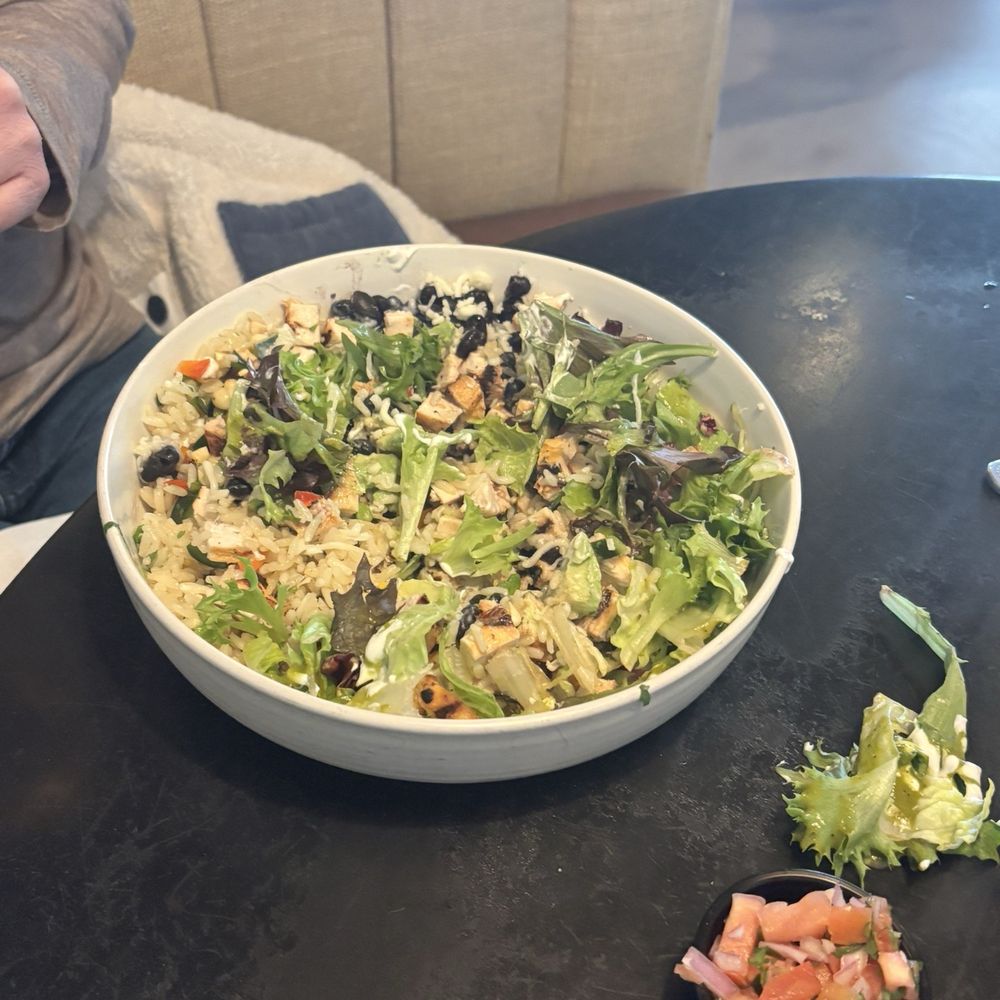 Que Pasa - Lunch bowl.. oops we mixed it up. huge portion. Rice, chicken, beans, avocado, lettuce, Loved the flavors of the green sauce & crema on top - Mexican Near Me - Bakersfield, California Que Pasa - Lunch bowl.. oops we mixed it up. huge portion. Rice, chicken, beans, avocado, lettuce, Loved the flavors of the green sauce & crema on top - Mexican Near Me - Bakersfield, California