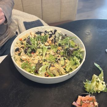 Que Pasa - Lunch bowl.. oops we mixed it up. huge portion. Rice, chicken, beans, avocado, lettuce, Loved the flavors of the green sauce & crema on top - Mexican Near Me - Bakersfield, California Que Pasa - Lunch bowl.. oops we mixed it up. huge portion. Rice, chicken, beans, avocado, lettuce, Loved the flavors of the green sauce & crema on top - Mexican Near Me - Bakersfield, California