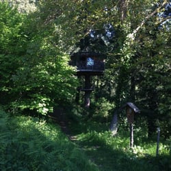 Cabanes als Arbres - Una de las cabañas.