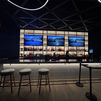 Moxies - New American Near Me - Boston, Massachusetts