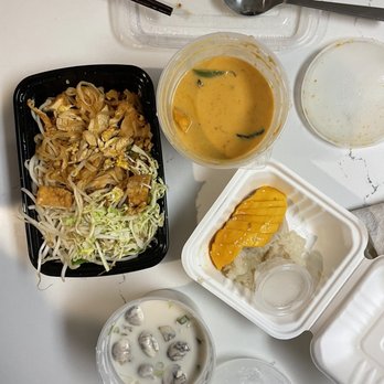 Sri Thai Cuisine - Pad Thai, Pumpkin Curry, Fresh Mango with Sweet Sticky Rice, Tom 20. Cup of Tom-Kha Soup - Thai Near Me - San Francisco, California