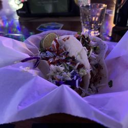 Rollies Tavern - Thai chicken tacos