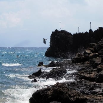 Black Rock Beach - Cliff jumpers - Beaches Near Me - Lahaina, Hawaii Black Rock Beach - Cliff jumpers - Beaches Near Me - Lahaina, Hawaii