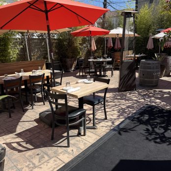 Roe Seafood Restaurant - Seafood Near Me - Long Beach, California