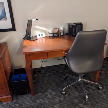 Courtyard by Marriott Valdosta - Work desk with coffee machine - Hotels Near Me - Valdosta, Georgia Courtyard by Marriott Valdosta - Work desk with coffee machine - Hotels Near Me - Valdosta, Georgia