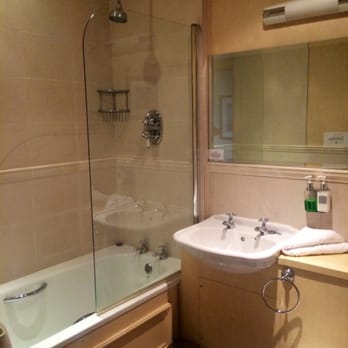 Redstones Hotels - Bathrooms are spotless. - Hotels Near Me - Glasgow, GLG Redstones Hotels - Bathrooms are spotless. - Hotels Near Me - Glasgow, GLG