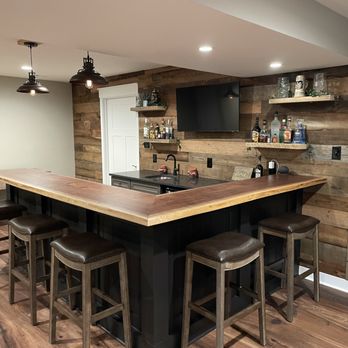Loudoun Basements - Custom Bar with Reclaimed Barnwood Wall - General Contractors Near Me - Ashburn, Virginia