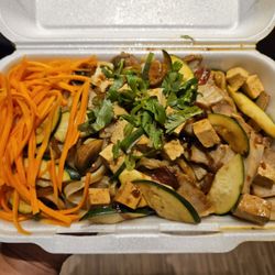 Mian Nudelhaus - Pork lu mian ($10)