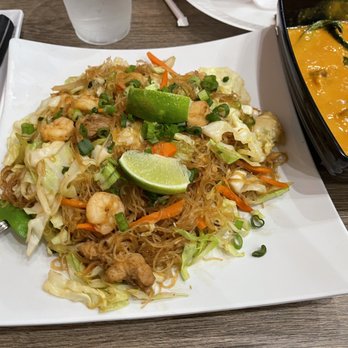 Max's Restaurant - Pancit Bihon - Filipino Near Me - Houston, Texas Max's Restaurant - Pancit Bihon - Filipino Near Me - Houston, Texas
