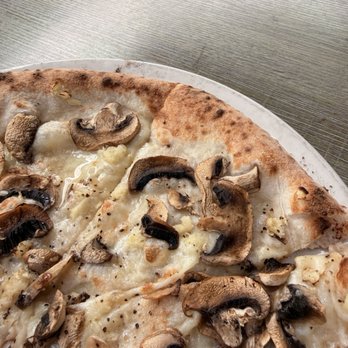 Del Lusso - Funghi Pizza - Pizza Near Me - Carlsbad, California
