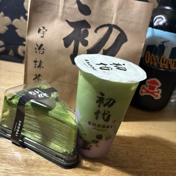 Shodai Matcha - Matcha latté avec purée de taro et perles de tapiocas & Milles crêpes au Matcha - Tea Rooms Near Me - Paris, 01 Shodai Matcha - Matcha latté avec purée de taro et perles de tapiocas & Milles crêpes au Matcha - Tea Rooms Near Me - Paris, 01