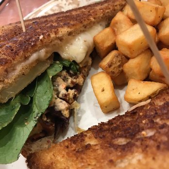 Another Broken Egg Cafe - Cafes Near Me - Lake Mary, Florida