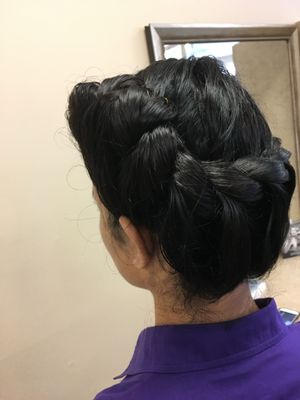 Braids - This is a rope twist tort to a chinon Braids - This is a rope twist tort to a chinon