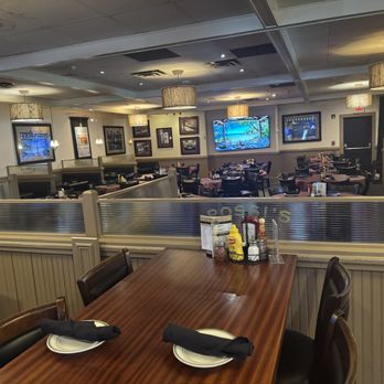 Rossi's Bar & Grill - Interior - Burgers Near Me - Hamilton Township, New Jersey