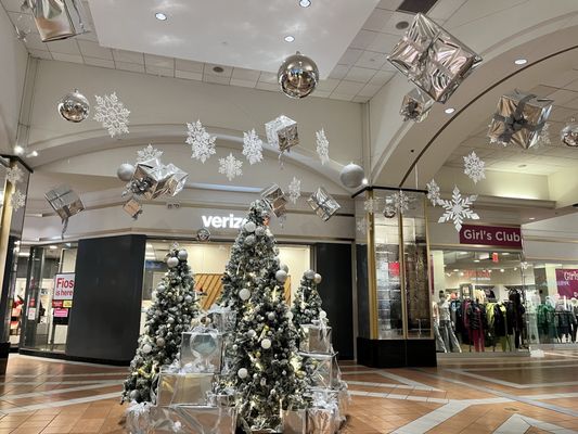 Atlantic Terminal Mall by null