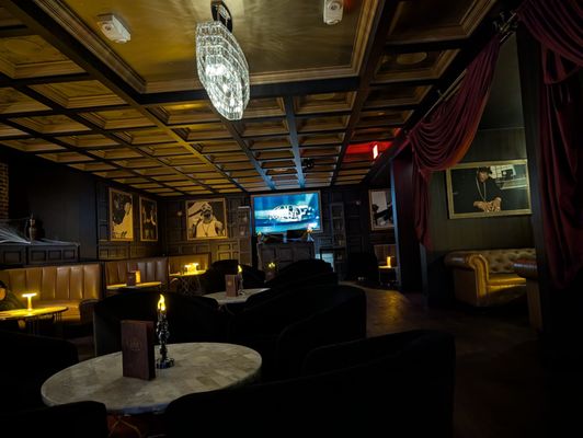 Still G.I.N. Lounge By Dre and Snoop by null