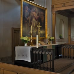 Ev. St. Laurentius - Altar, seitlich gesehen