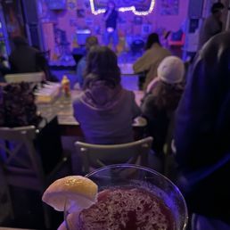 House cocktail and live music House cocktail and live music