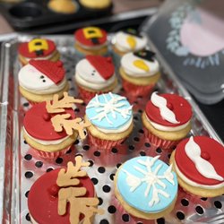Vanilla bean cupcakes with vanilla bean buttercream topped off with fondant decorations for the holidays