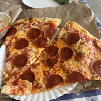 Kaimuki's Boston Pizza - Spinach & Garlic and Pepperoni pizza - Pizza Near Me - Honolulu, Hawaii