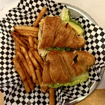 Roosters Restaurant - American Near Me - Pendleton, Oregon