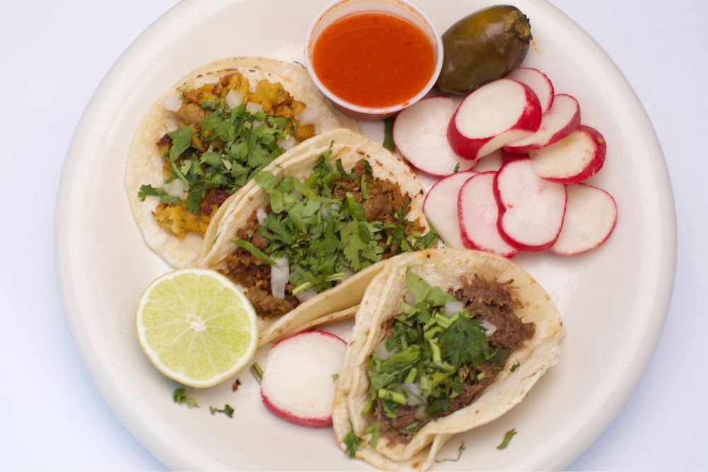 Molina's Catering Logo