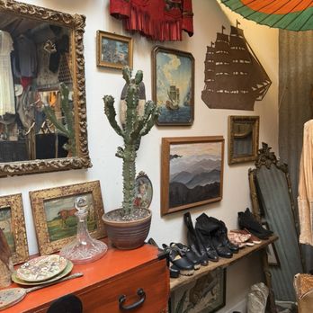 Out West Market - Beautiful interior space - Used, Vintage & Consignment Near Me - Ventura, California Out West Market - Beautiful interior space - Used, Vintage & Consignment Near Me - Ventura, California
