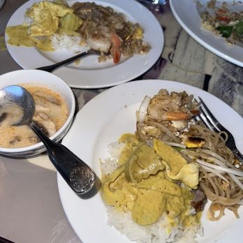 Jasmine Bistro - Little bit of everything - yellow curry, Pad Thai, Jasmine Fried Rice, Tom Kha Gai* - Thai Near Me - Port Angeles, Washington Jasmine Bistro - Little bit of everything - yellow curry, Pad Thai, Jasmine Fried Rice, Tom Kha Gai* - Thai Near Me - Port Angeles, Washington