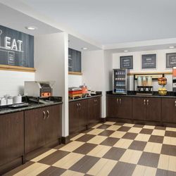 Hampton Inn & Suites Lake City - Breakfast Area